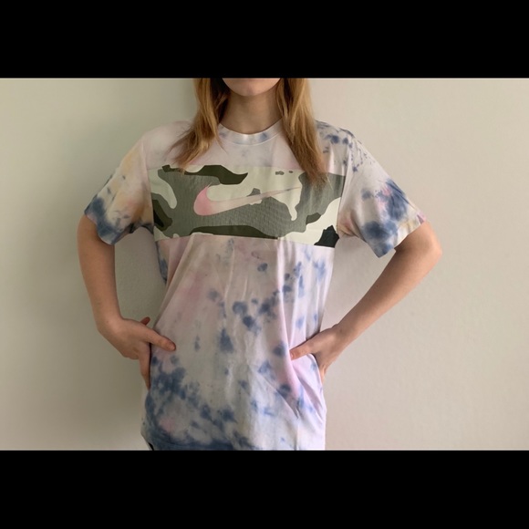 Nike Dri-fit tee - Picture 2 of 3